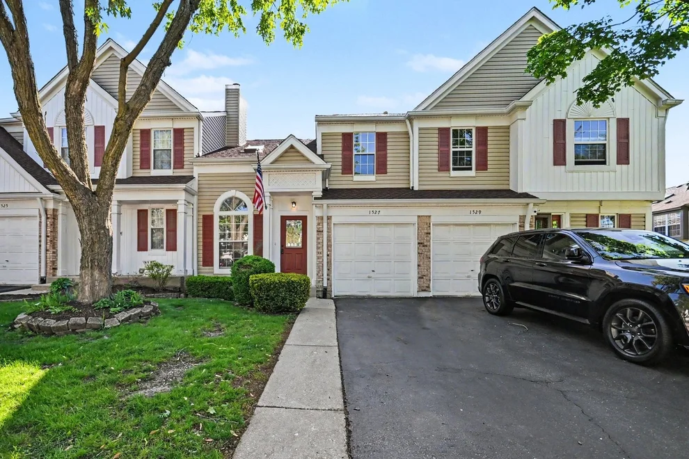 Unit for sale at 1527 Harvest Lane, Westmont, IL 60559