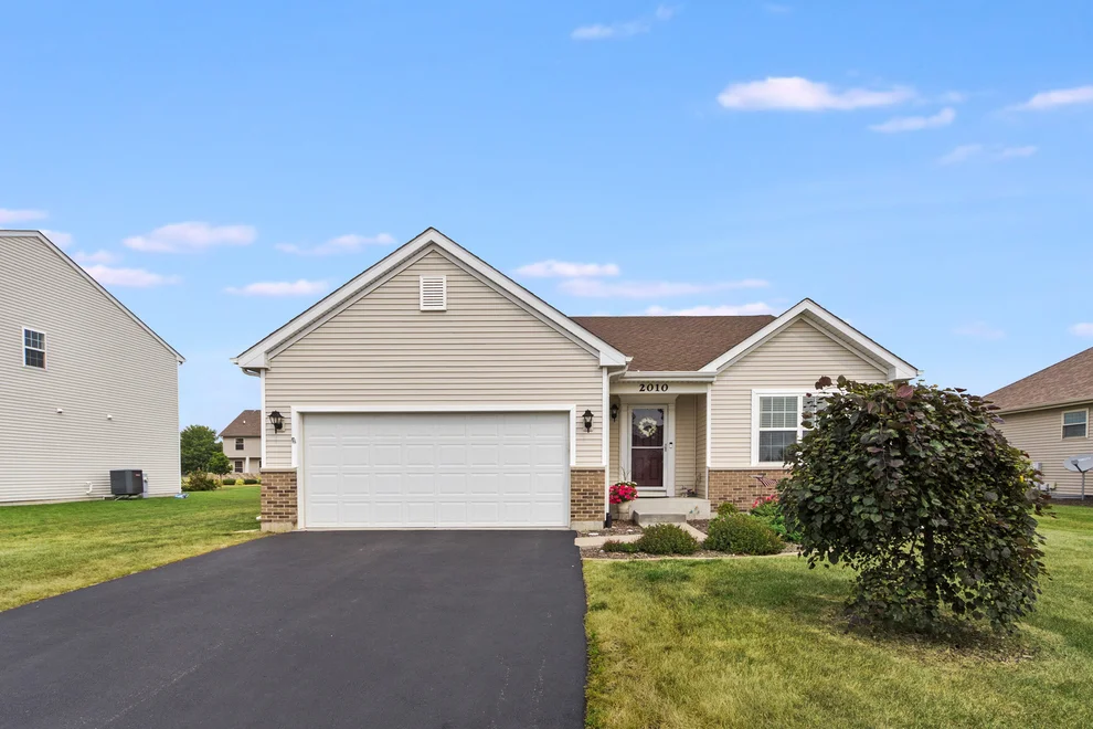 Unit for sale at 2010 Whitekirk Lane, Yorkville, IL 60560