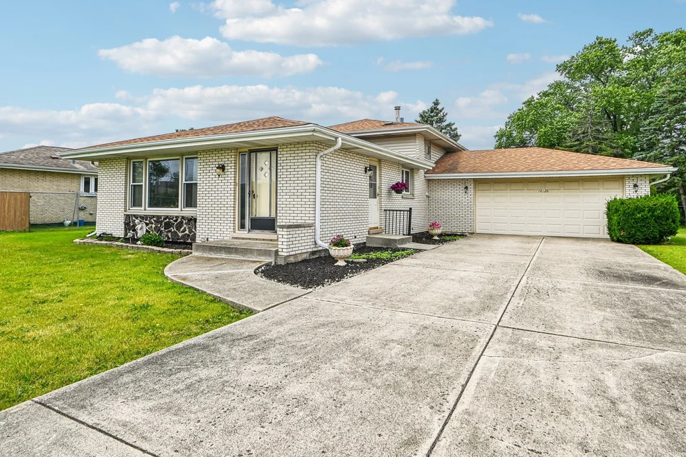 Unit for sale at 10120 S 78th Avenue, Palos Hills, IL 60465