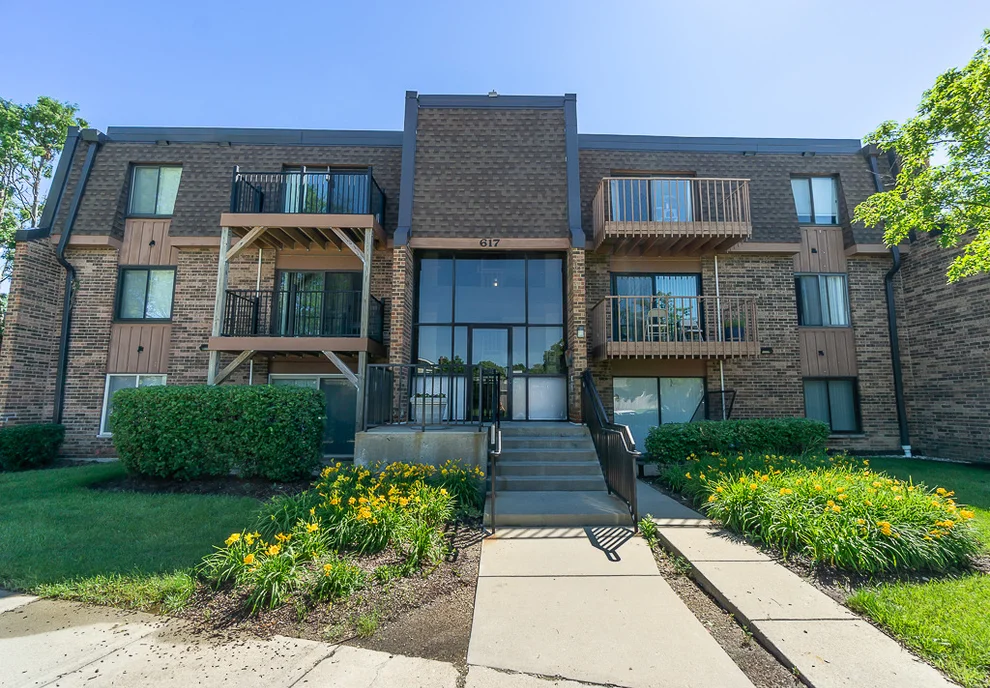 Unit for sale at 617 Limerick Lane, Schaumburg, IL 60193