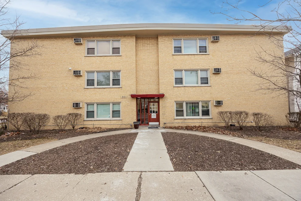 Unit for sale at 301 Chicago Avenue, Oak Park, IL 60302