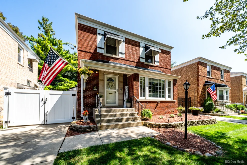 Unit for sale at 9905 S Maplewood Avenue, Chicago, IL 60655