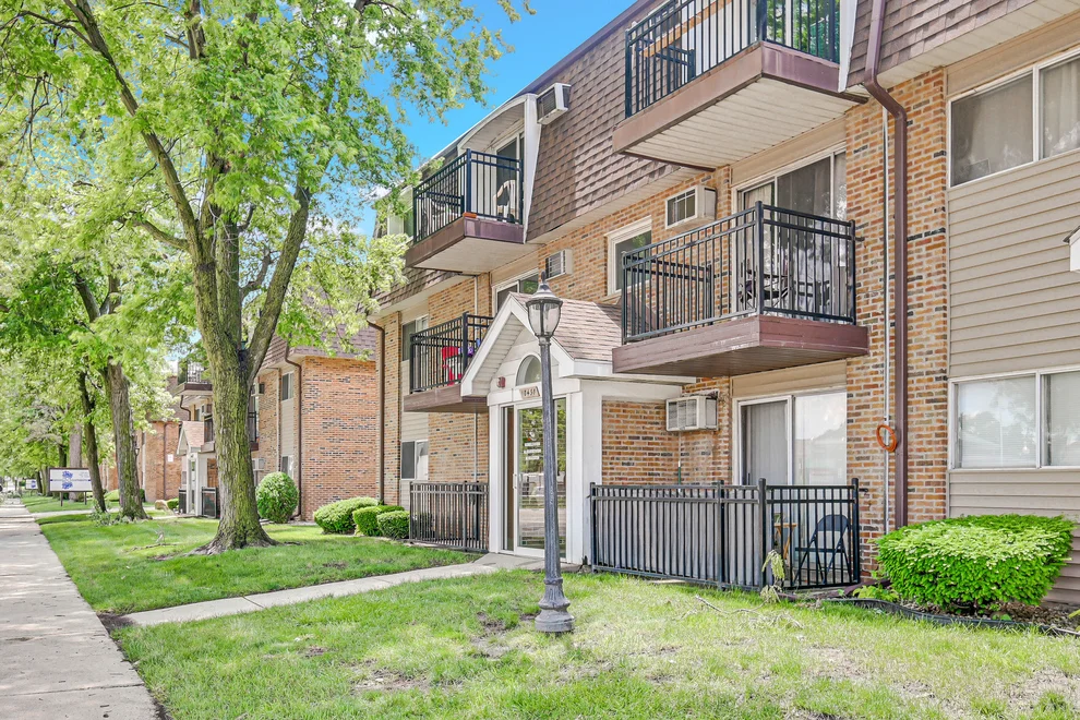 Unit for sale at 10430 Ridgeland Avenue, Chicago Ridge, IL 60415