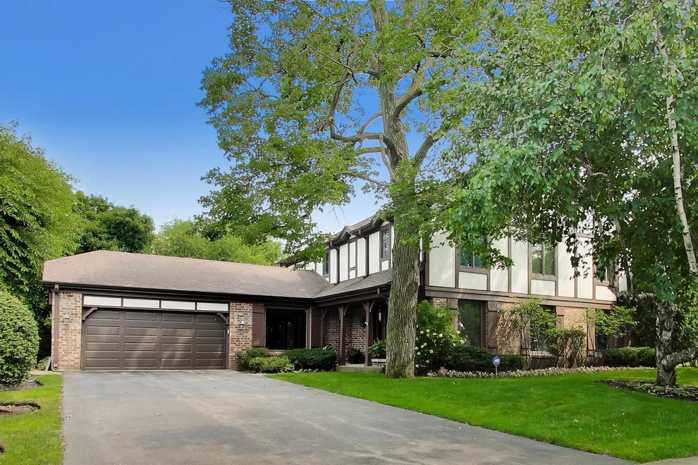 Unit for sale at 2561 Queensway Street, Northbrook, IL 60062