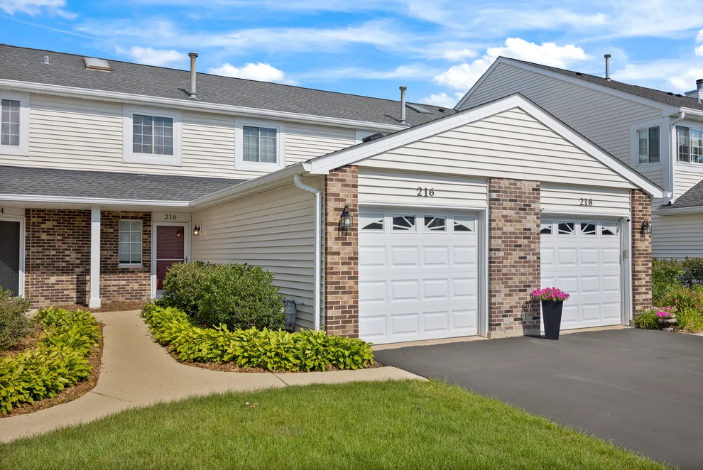 Unit for sale at 216 Brittany Drive, Streamwood, IL 60107