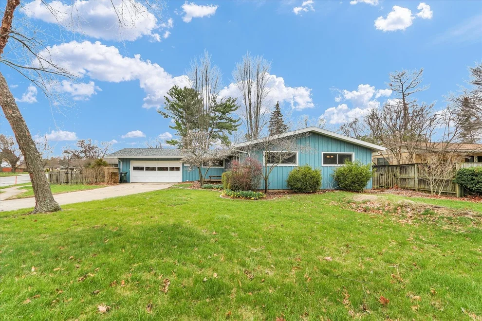 Unit for sale at 609 E Sunnycrest Court, Urbana, IL 61801