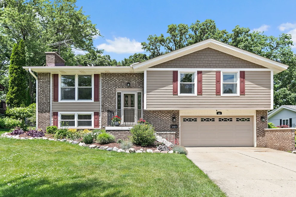 Unit for sale at 101 S Cedarcrest Drive, Schaumburg, IL 60193
