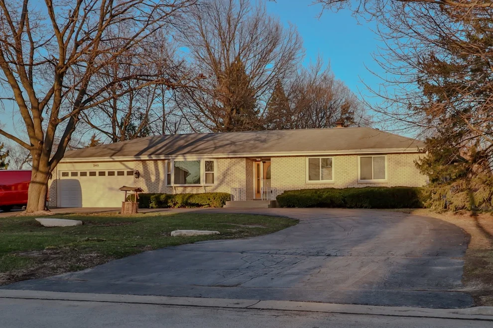 Unit for sale at 7N240 West End Road, Roselle, IL 60172