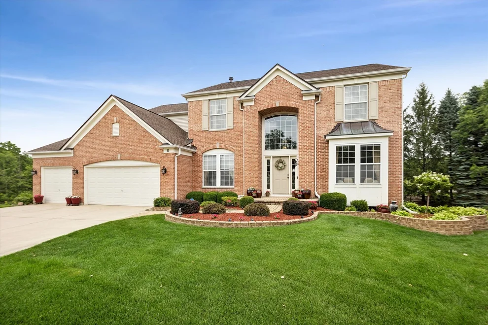 Unit for sale at 8 Orchid Court, Streamwood, IL 60107