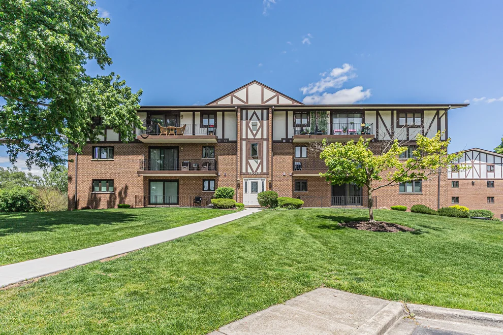 Unit for sale at 11030 S Theresa Circle, Palos Hills, IL 60465