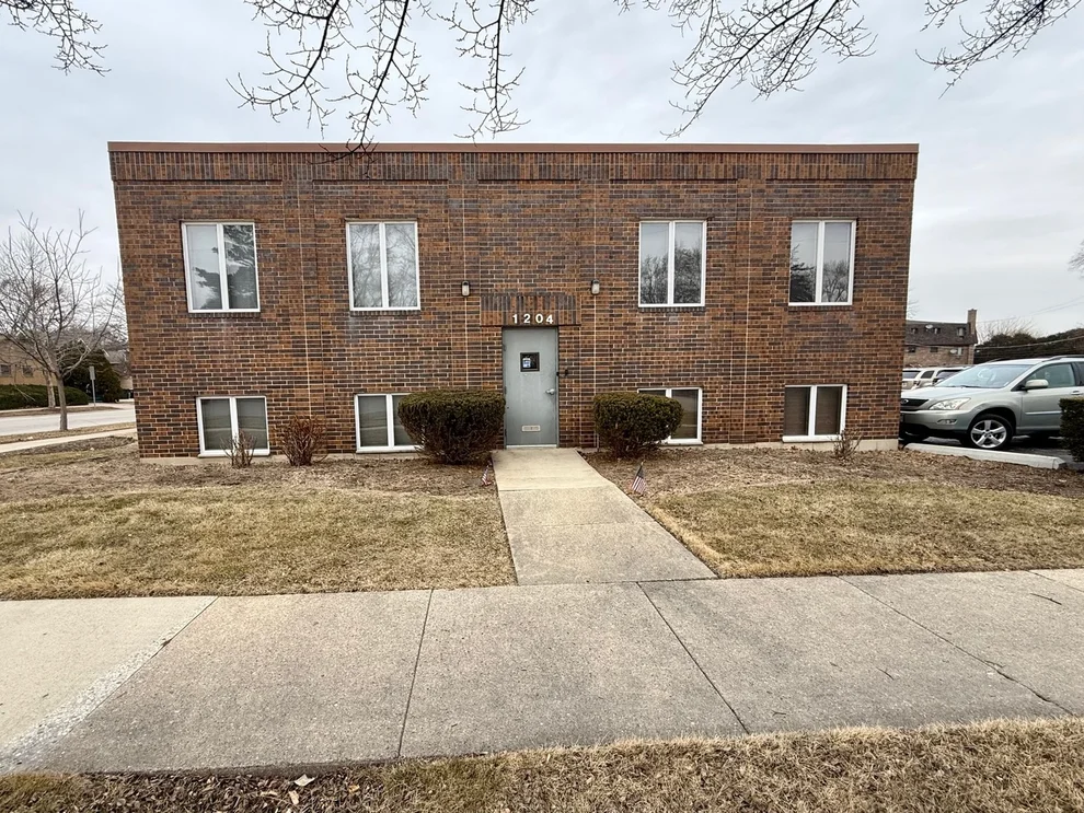 Unit for sale at 1204 E Central Road, Arlington Heights, IL 60005