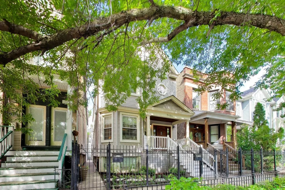 Unit for sale at 3104 N Southport Avenue, Chicago, IL 60657