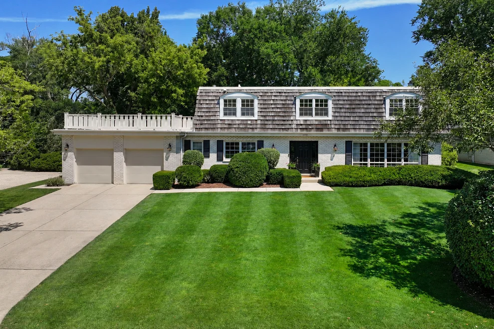 Unit for sale at 1434 Woodhill Drive, Northbrook, IL 60062