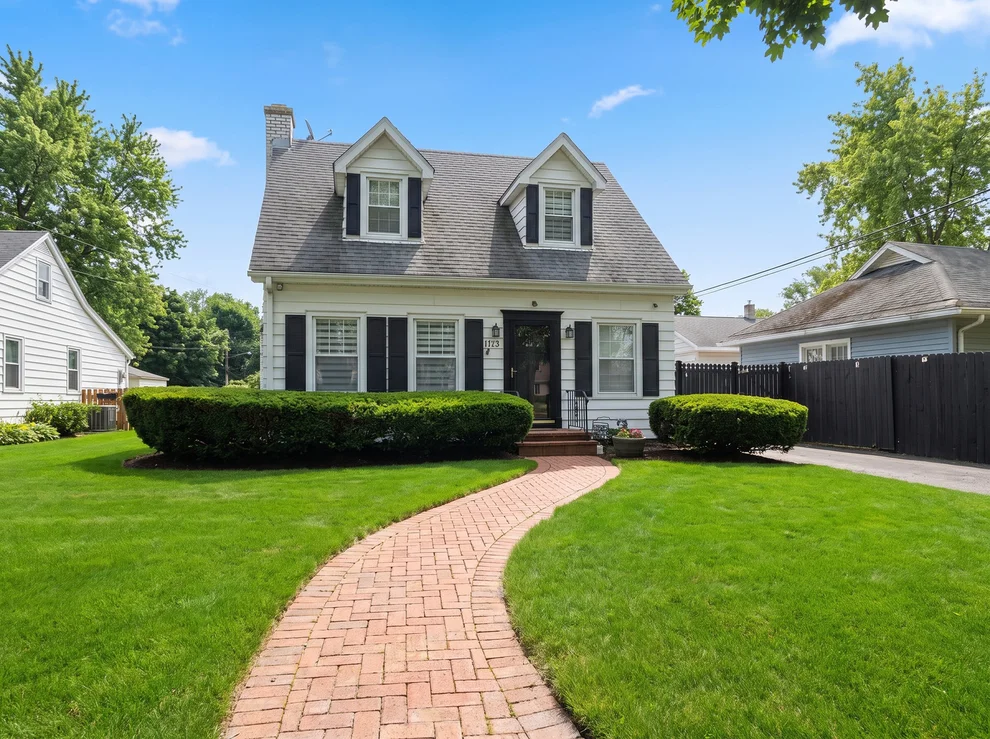 Unit for sale at 1113 Douglas Court, Waukegan, IL 60085