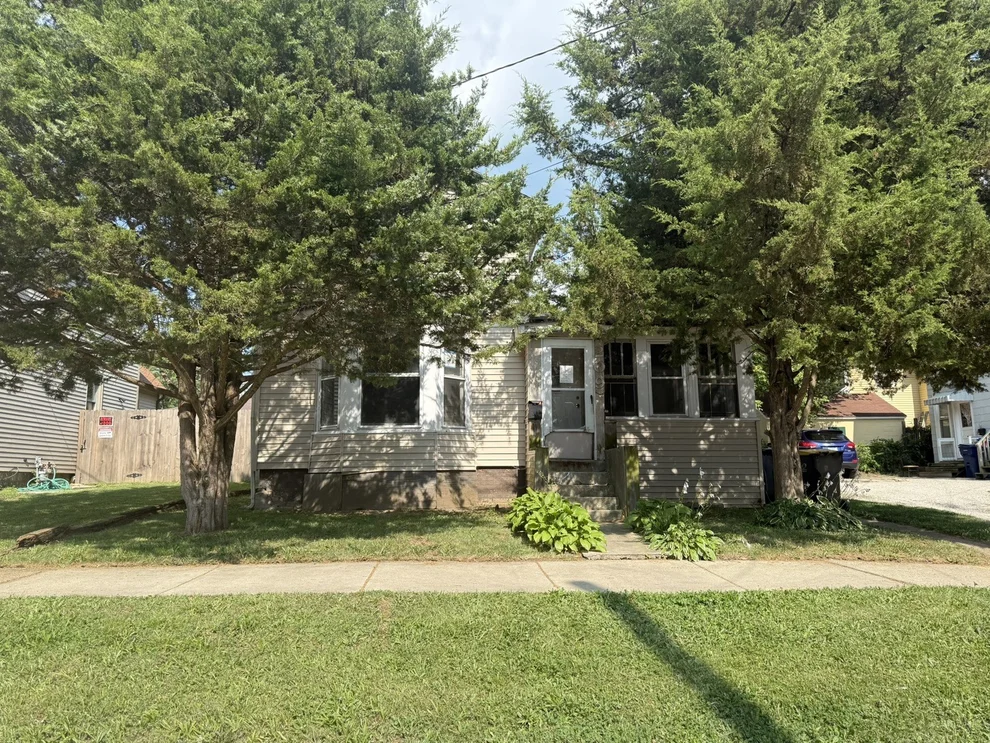 Unit for sale at 209 Sherman Place, Waukegan, IL 60085