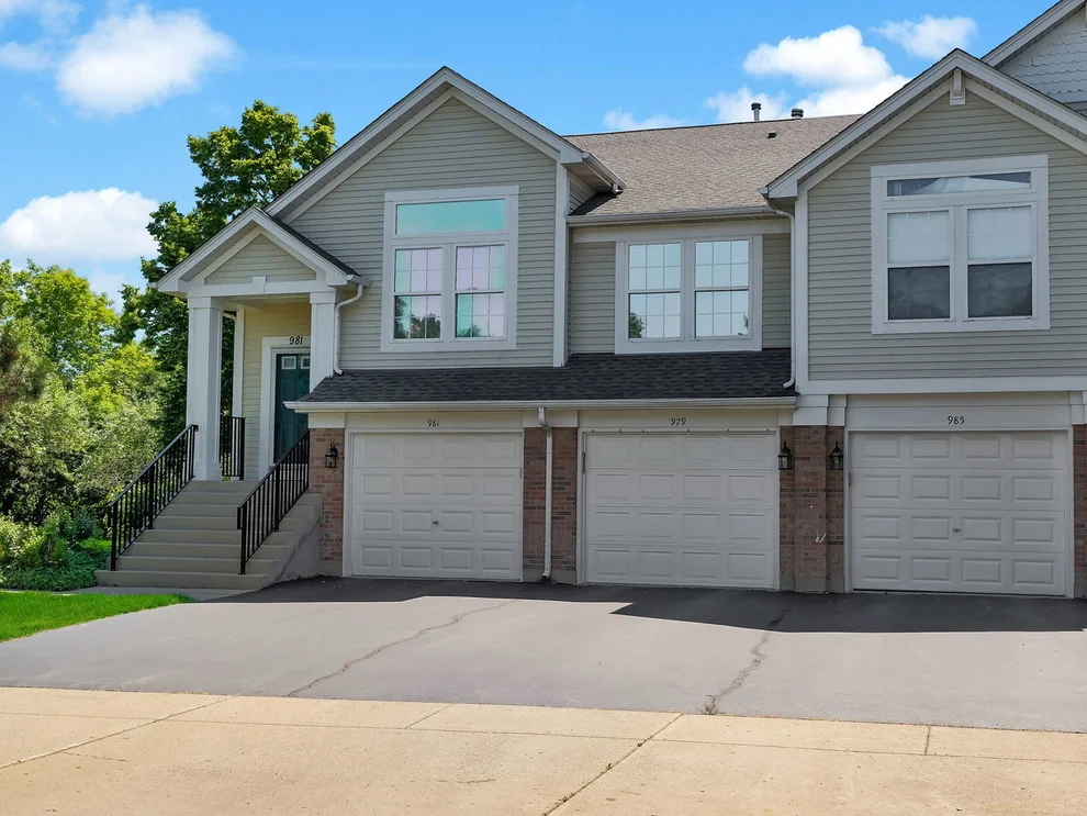 Unit for sale at 979 Huntington Drive, Elk Grove Village, IL 60007