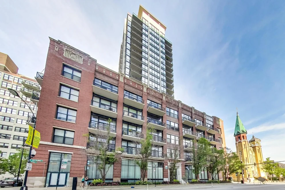 Unit for sale at 210 S Desplaines Street, Chicago, IL 60661