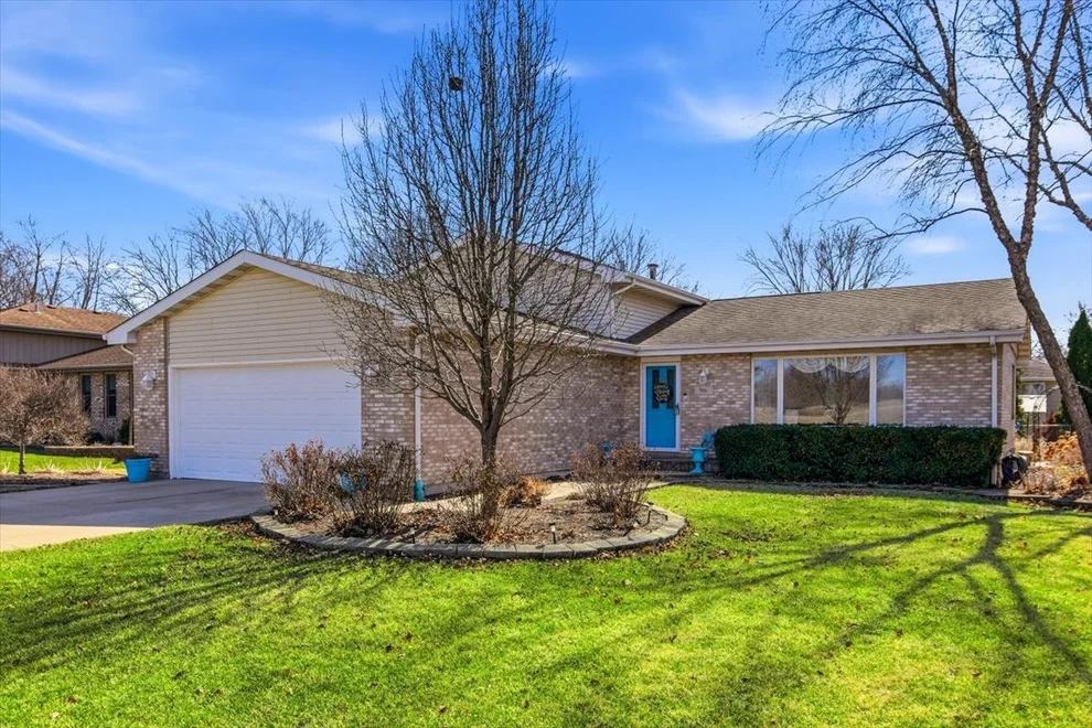 Unit for sale at 916 W JOLIET Highway, New Lenox, IL 60451