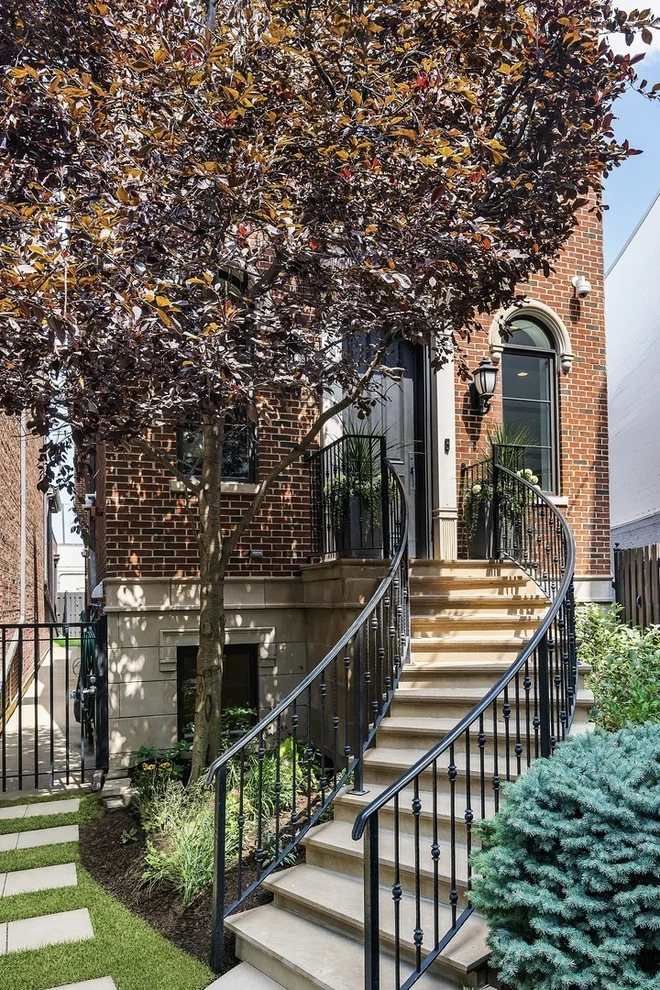 Unit for sale at 1630 W Surf Street, Chicago, IL 60657