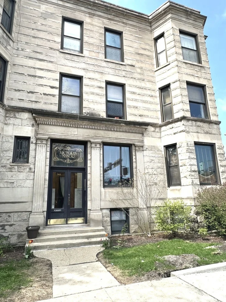 Unit for sale at 346 N Austin Boulevard, Oak Park, IL 60302