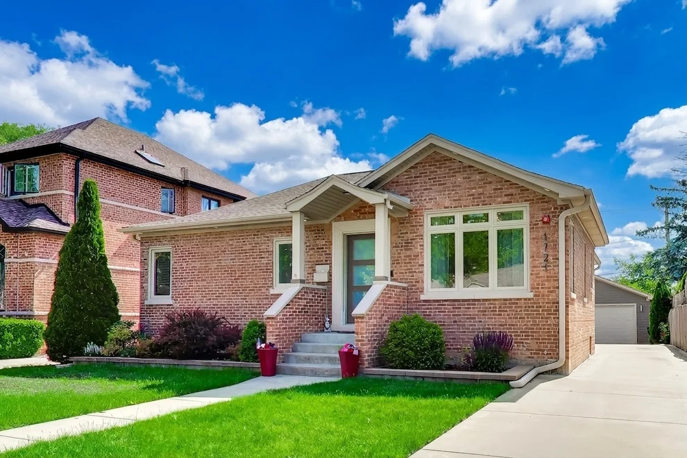Unit for sale at 1721 S CUMBERLAND Avenue, Park Ridge, IL 60068