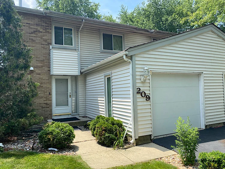 Unit for sale at 209 Diane Lane, Bolingbrook, IL 60440