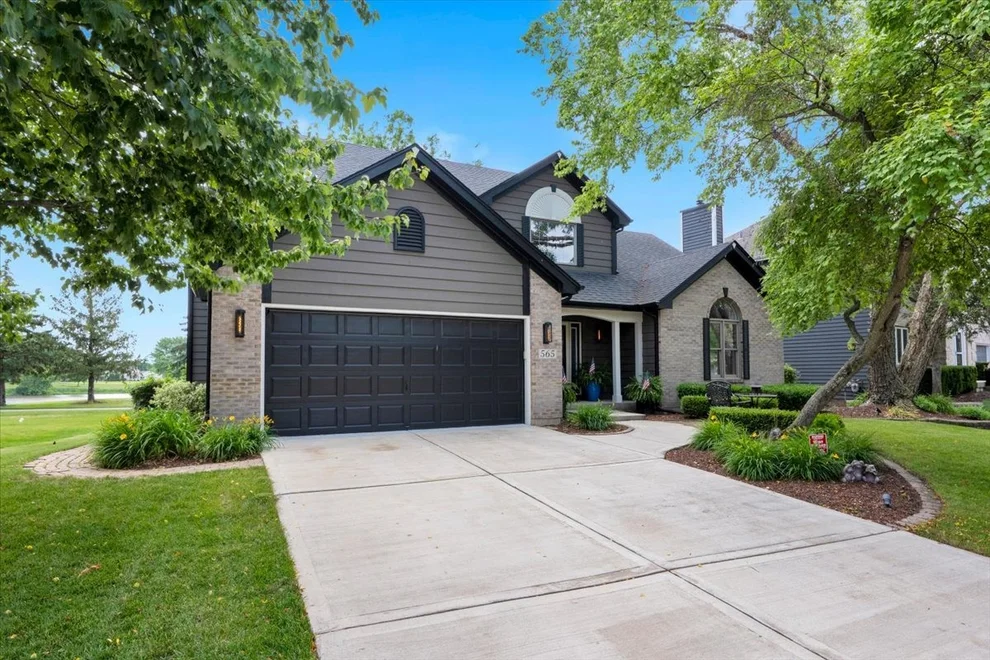 Unit for sale at 565 Blackberry Ridge Drive, Aurora, IL 60506