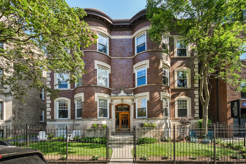 Unit for sale at 929 W Belle Plaine Avenue, Chicago, IL 60613