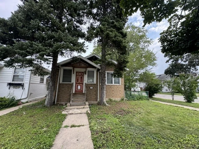 Unit for sale at 5500 W WARWICK Avenue, Chicago, IL 60641