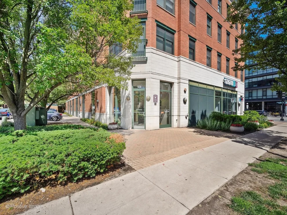 Unit for sale at 125 N Euclid Avenue, Oak Park, IL 60301