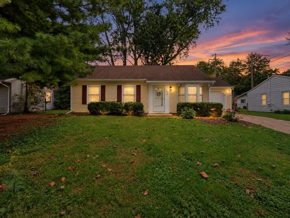 Unit for sale at 1414 Scottsdale Drive, Champaign, IL 61821