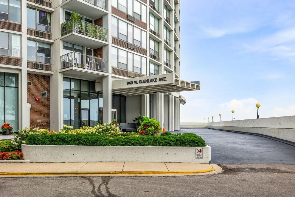 Unit for sale at 940 W Glenlake Avenue, Chicago, IL 60660