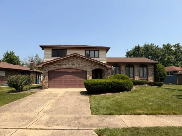 Unit for sale at 6811 Carpenter Streets, Downers Grove, IL 60516