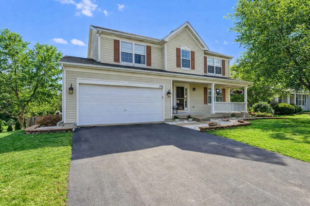 Unit for sale at 176 Woodland Park Circle, Gilberts, IL 60136