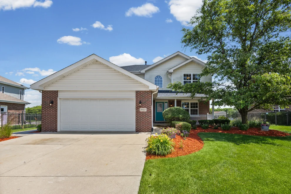 Unit for sale at 24427 Arrowhead Drive, Manhattan, IL 60442