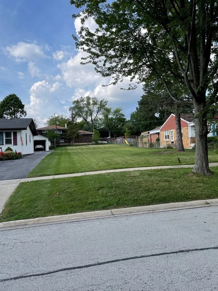 Unit for sale at 22 W Graham Avenue, Lombard, IL 60148