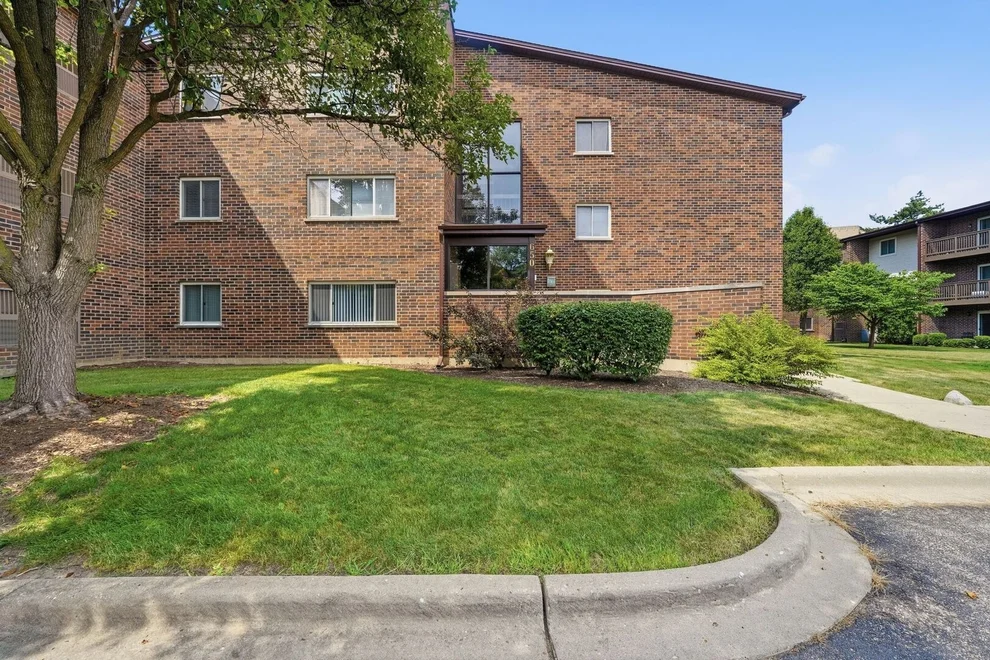 Unit for sale at 650 Perrie Drive, Elk Grove Village, IL 60007