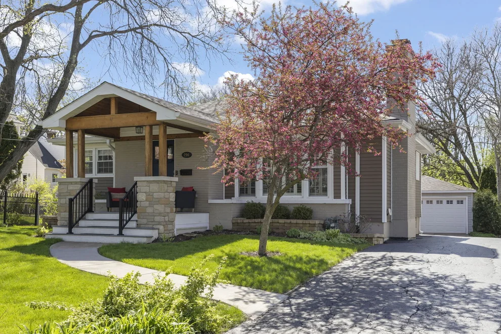 Unit for sale at 296 Kenilworth Avenue, Glen Ellyn, IL 60137