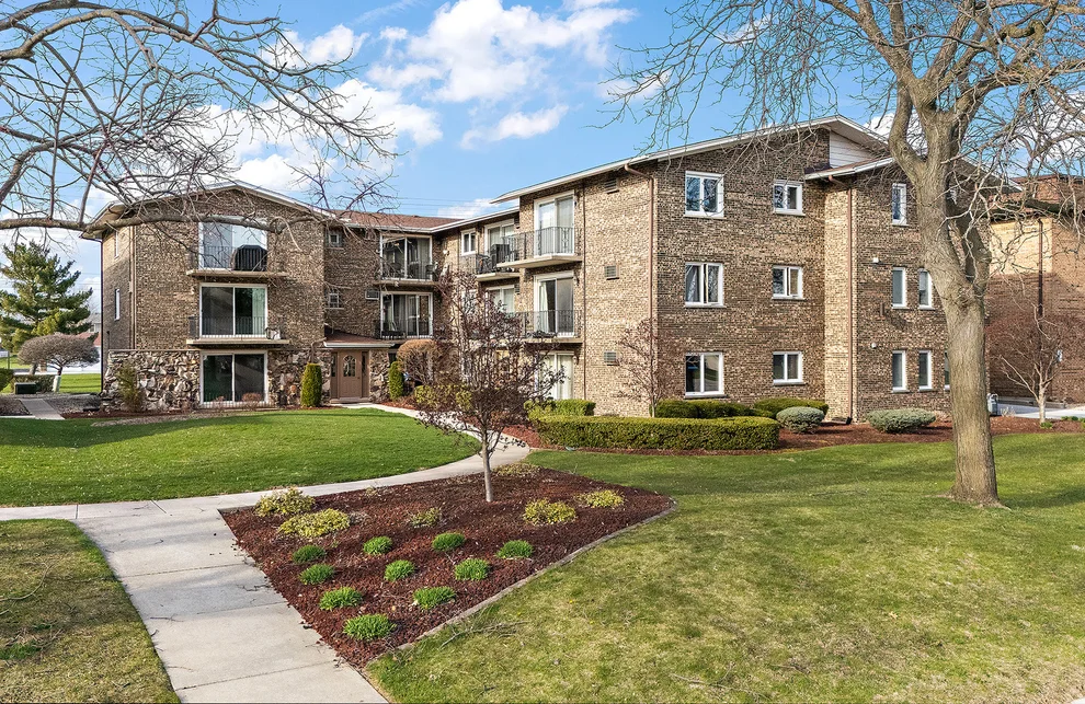 Unit for sale at 8932 W 140th Street, Orland Park, IL 60462
