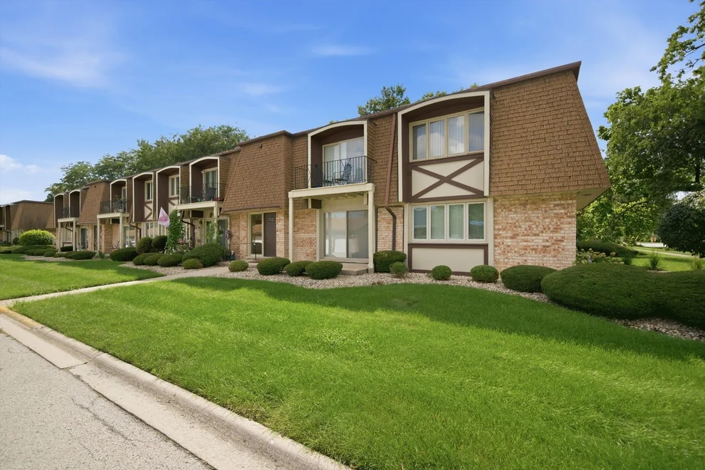 Unit for sale at 12720 CARRIAGE Lane, Crestwood, IL 60418