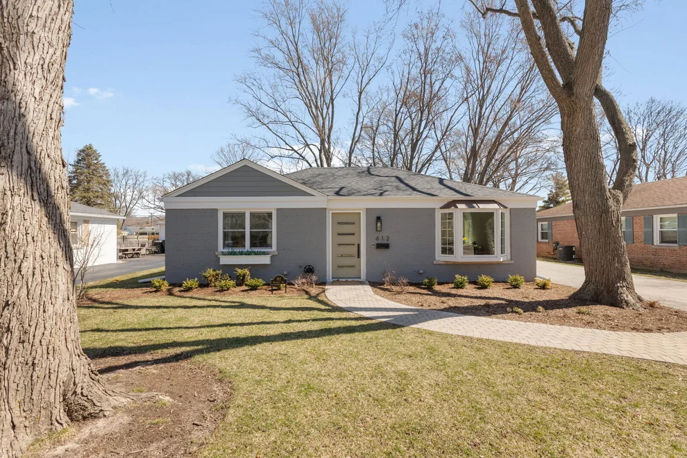 Unit for sale at 612 Kenwood Avenue, Libertyville, IL 60048