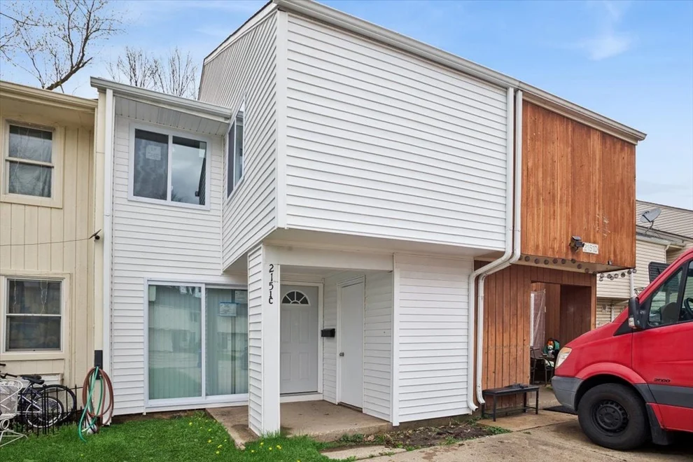 Unit for sale at 2151 Morningside Lane, Carpentersville, IL 60110