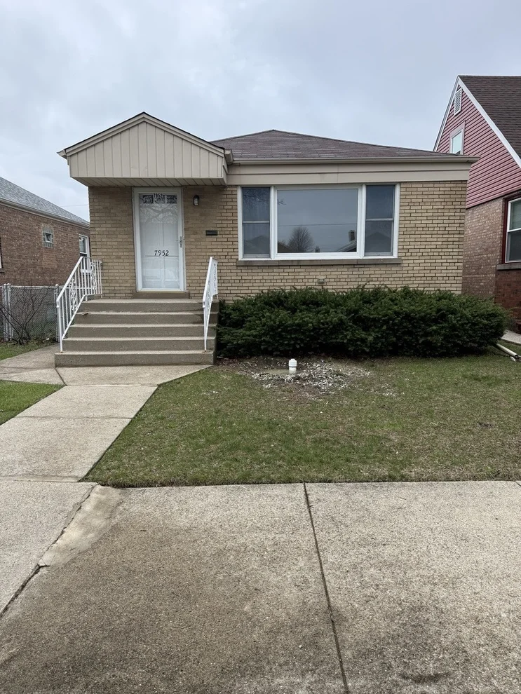 Unit for sale at 7952 S Trumbull Avenue, Chicago, IL 60652