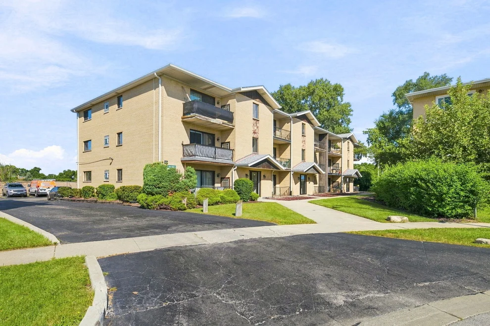 Unit for sale at 5746 106th Street, Chicago Ridge, IL 60415