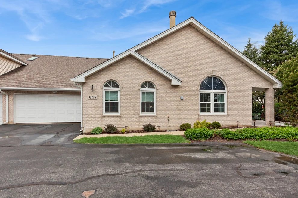 Unit for sale at 845 Havenshire Road, Naperville, IL 60565