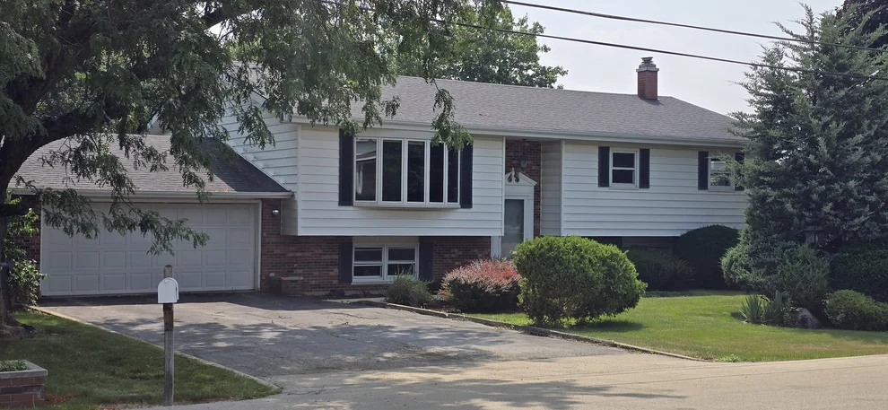 Unit for sale at 12135 Hillcrest Drive, Lemont, IL 60439