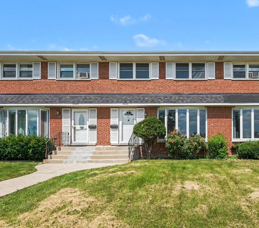 Unit for sale at 15W632 Virginia Lane, Elmhurst, IL 60126