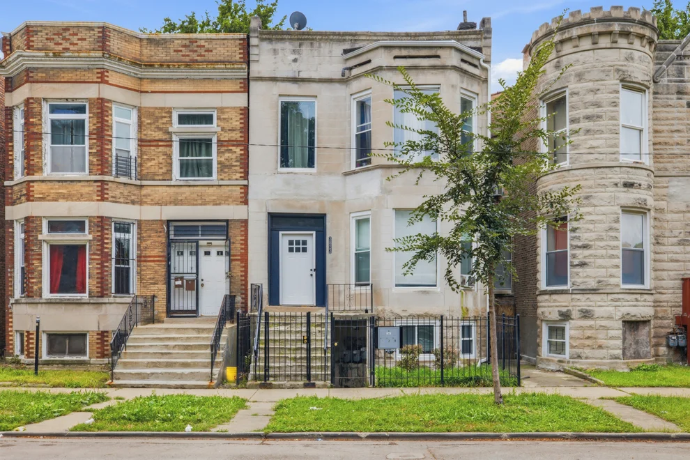 Unit for sale at 3823 W Lexington Street, Chicago, IL 60624