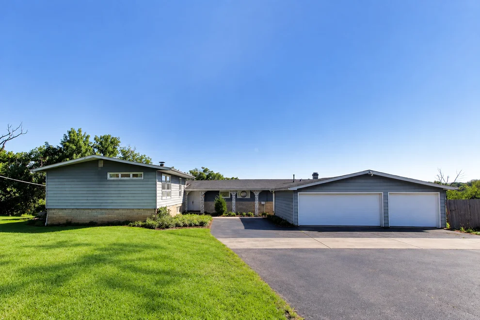 Unit for sale at 24072 W Hawthorne Lane, Antioch, IL 60002