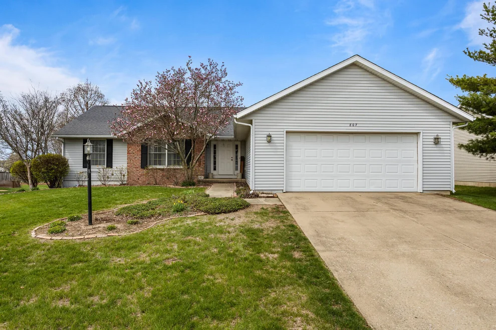 Unit for sale at 807 Heather Drive, Mahomet, IL 61853
